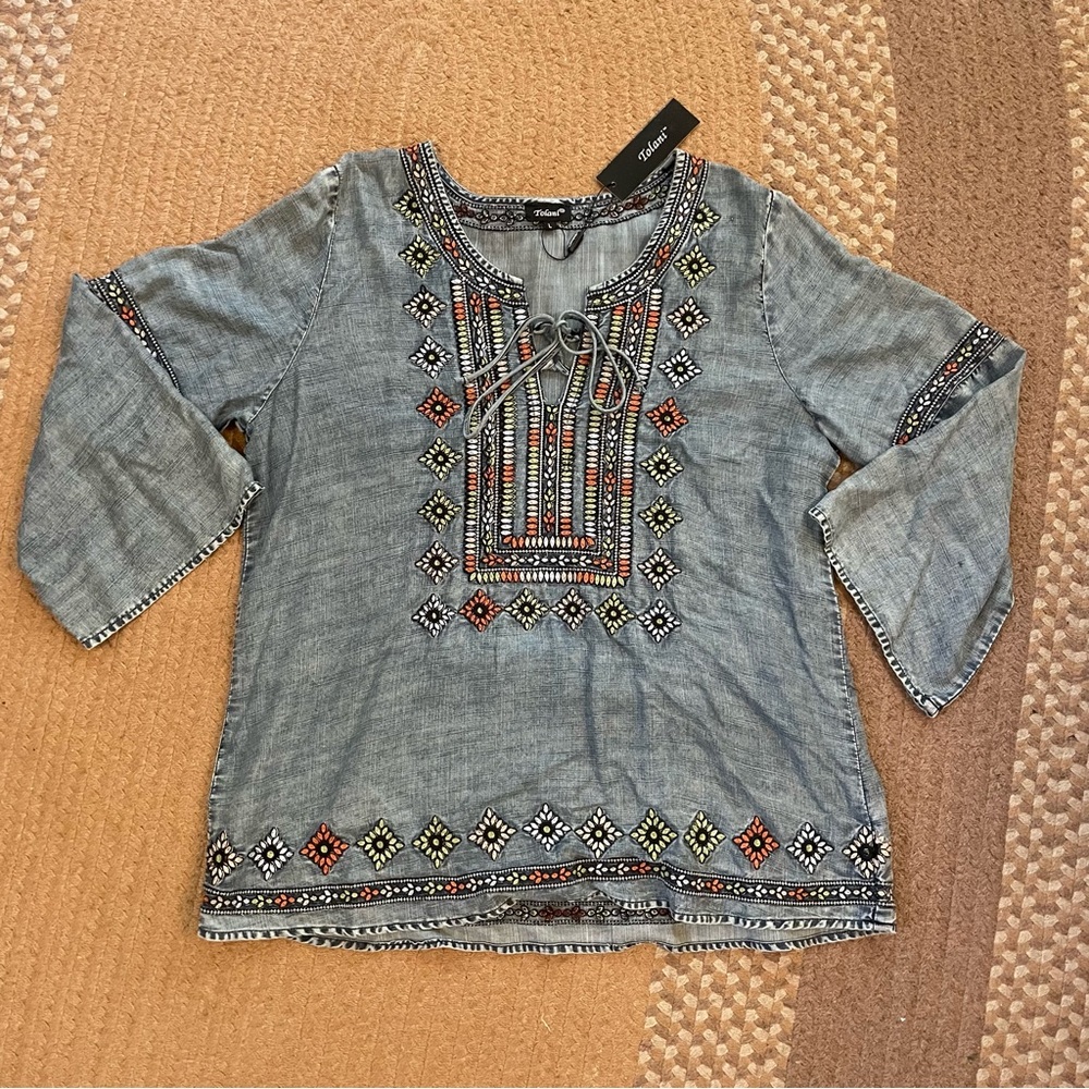 NWT Tolani Collection Ezra embroidered top